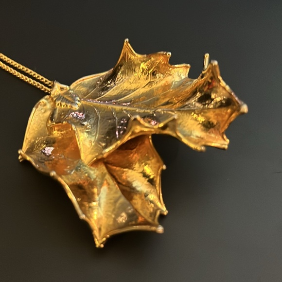 Gold-dipped double-leaf pendant - Picture 9 of 11